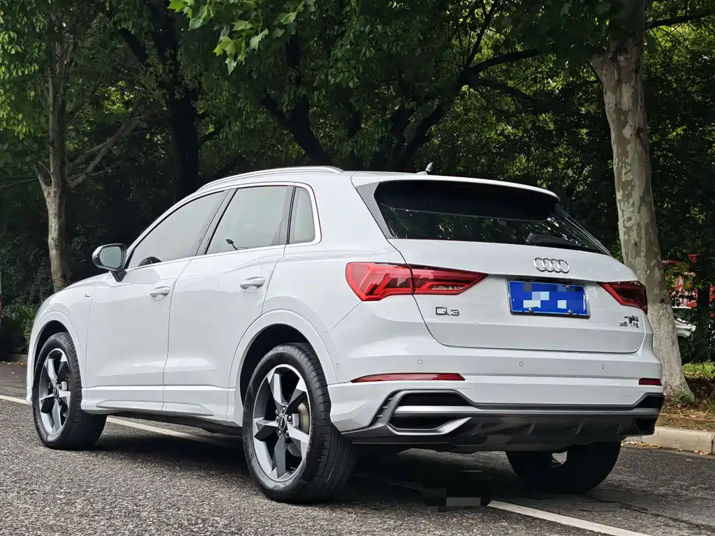 Audi Q3 2021 — фото 27