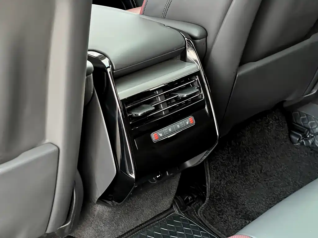 Land Rover Sport 2023 — фото 18