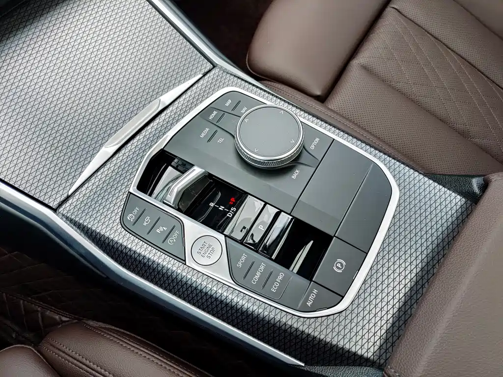 BMW 3 Series 2023 — фото 11