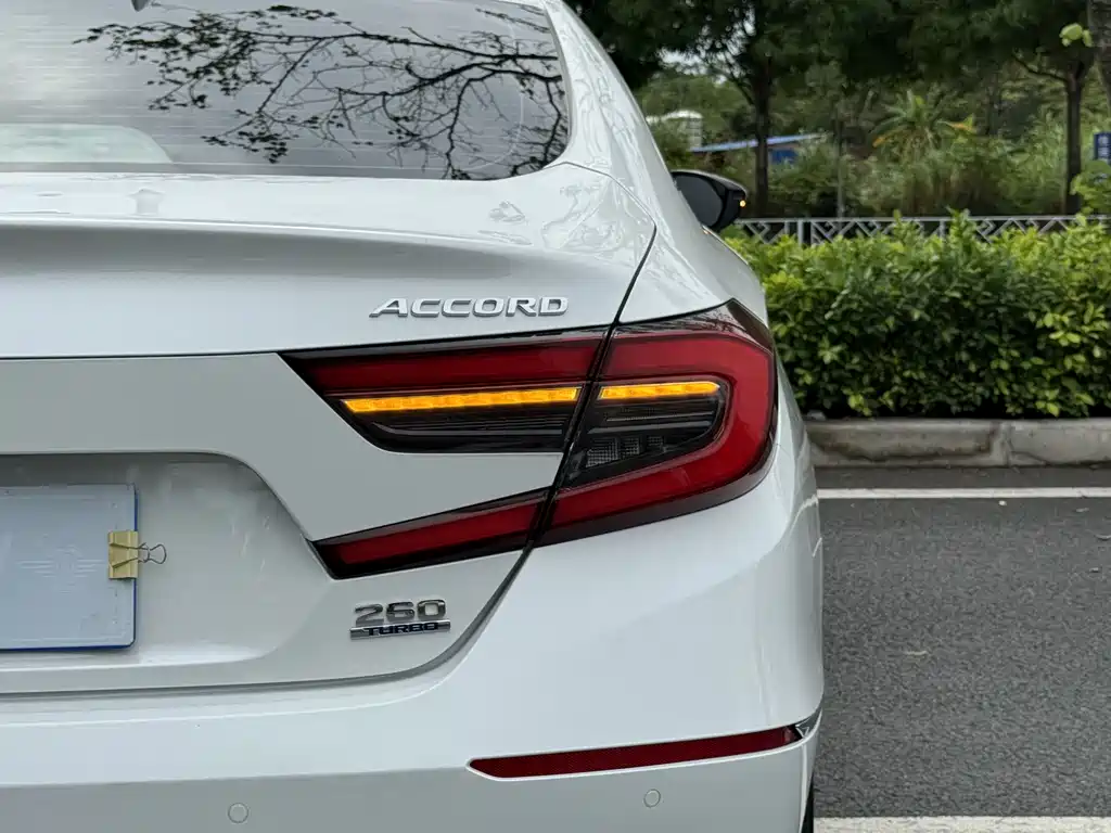 Honda Accord 2022 — фото 10