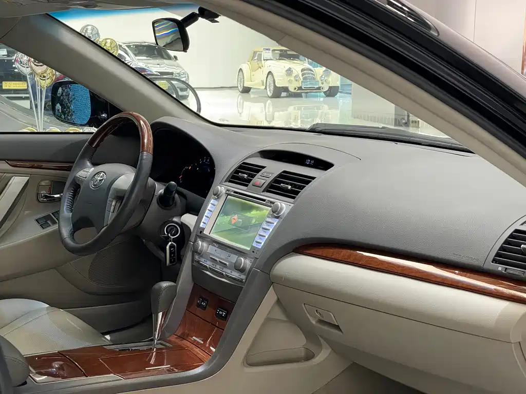 Toyota Camry 2013 — фото 18