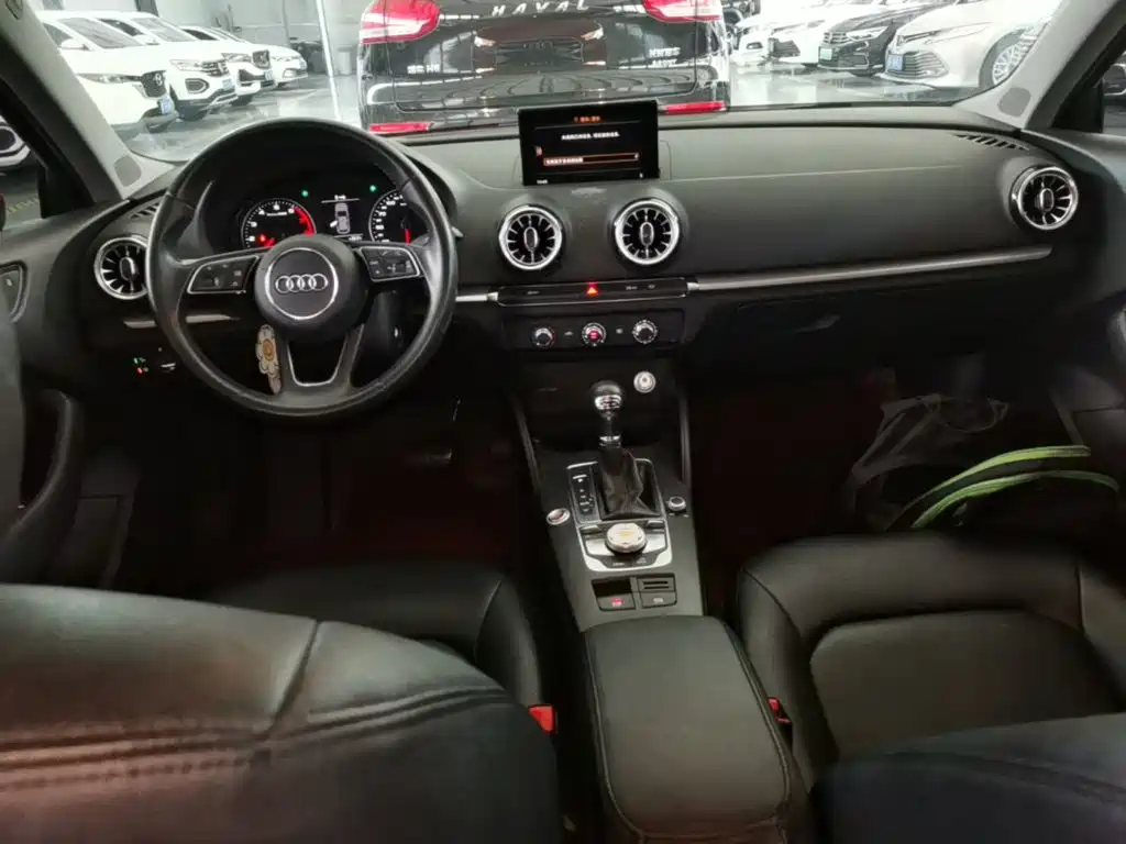 Audi A3 2019 — фото 10