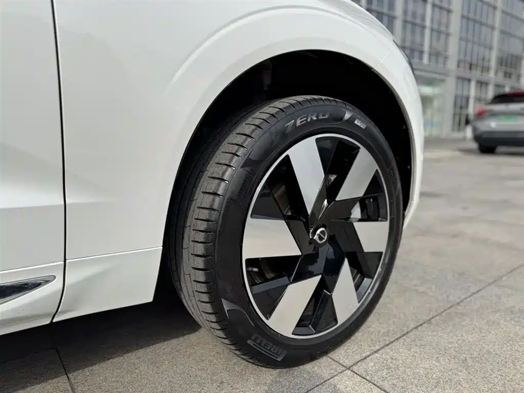 Volvo XC60 PHEV 2024 — фото 11