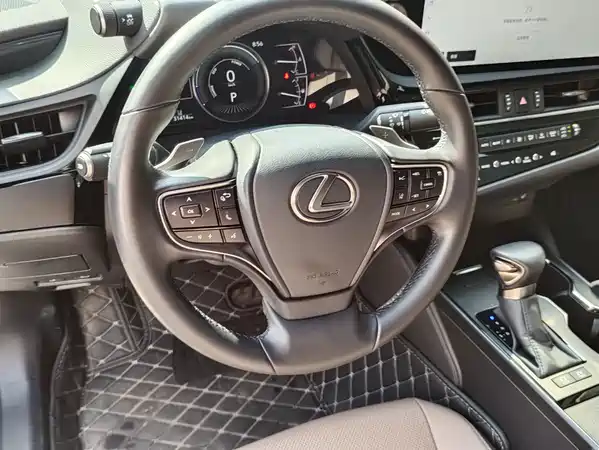 Lexus ES 2024