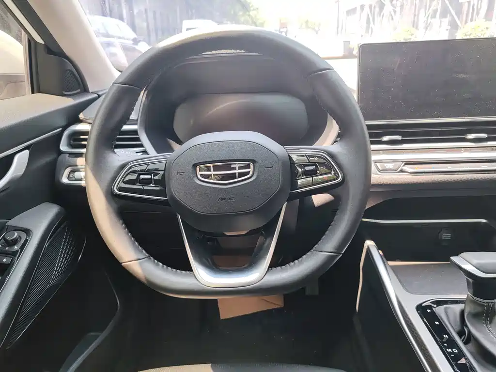 Geely Emgrand 2022 — фото 12