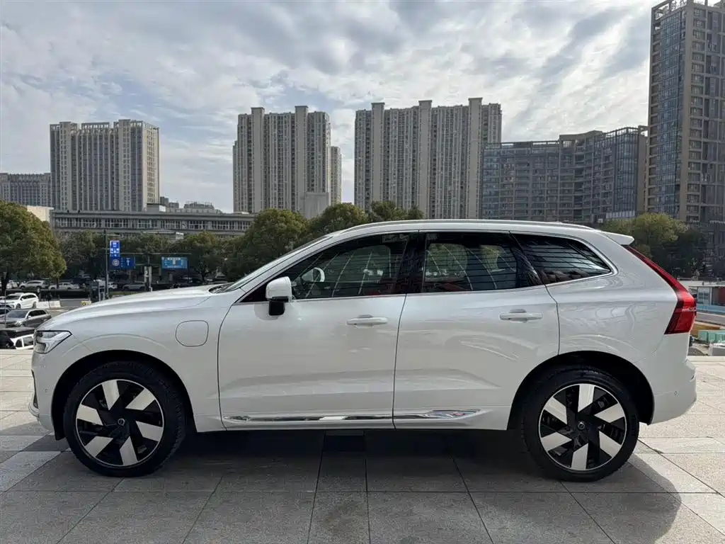 Volvo XC60 PHEV 2024 — фото 3