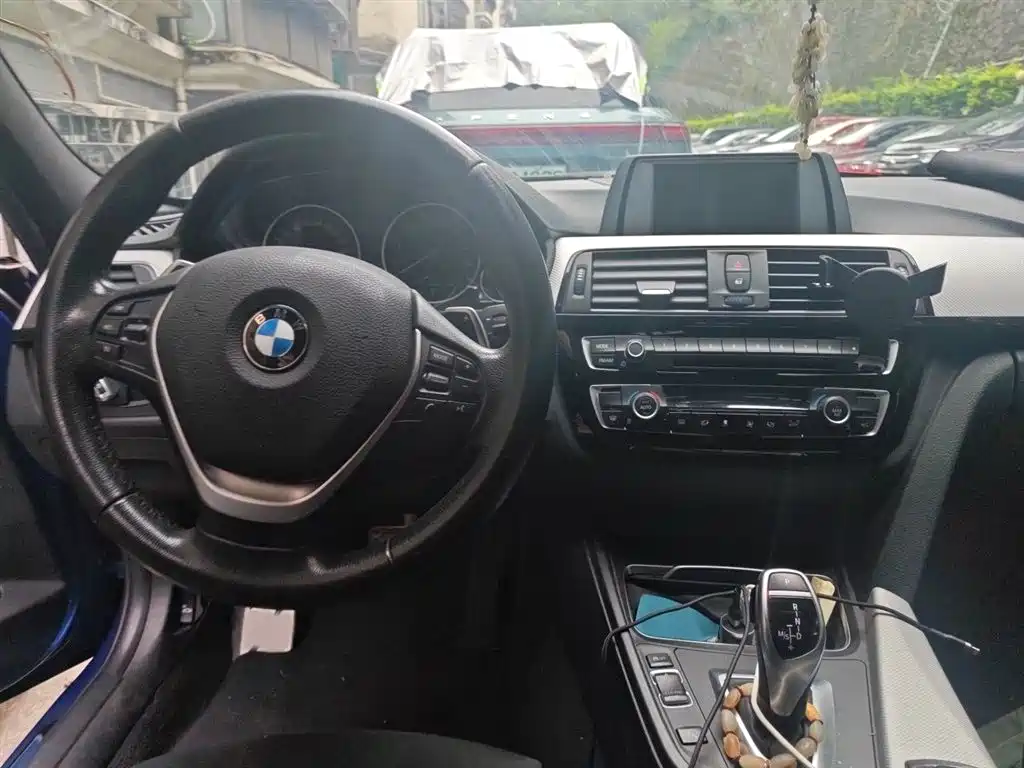 BMW 3 Series 2017 — фото 13
