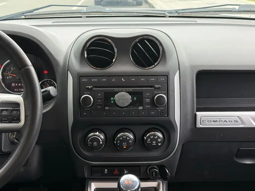 Jeep Compass 2015 — фото 12