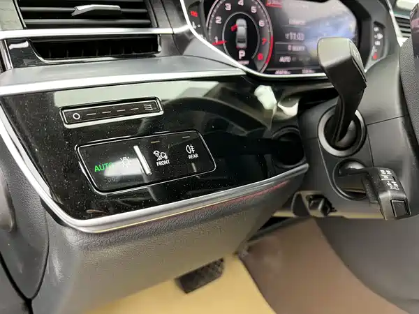 Audi A8 2024