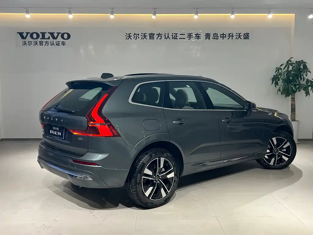 Volvo XC60 2025 — фото 3
