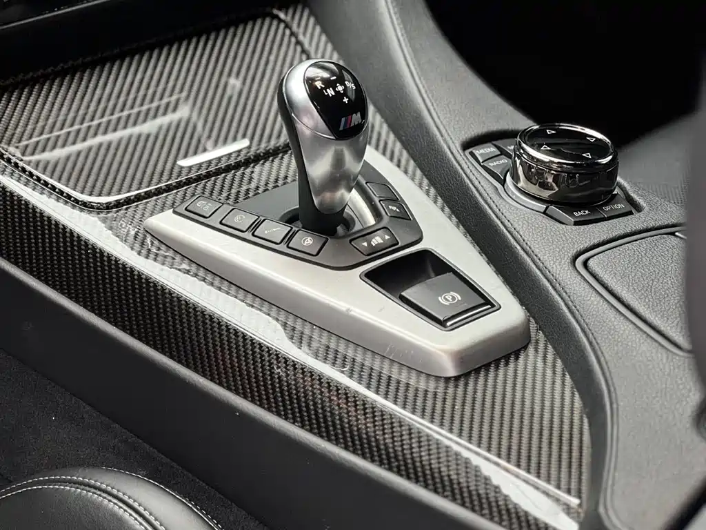 BMW M6 2012 — фото 15