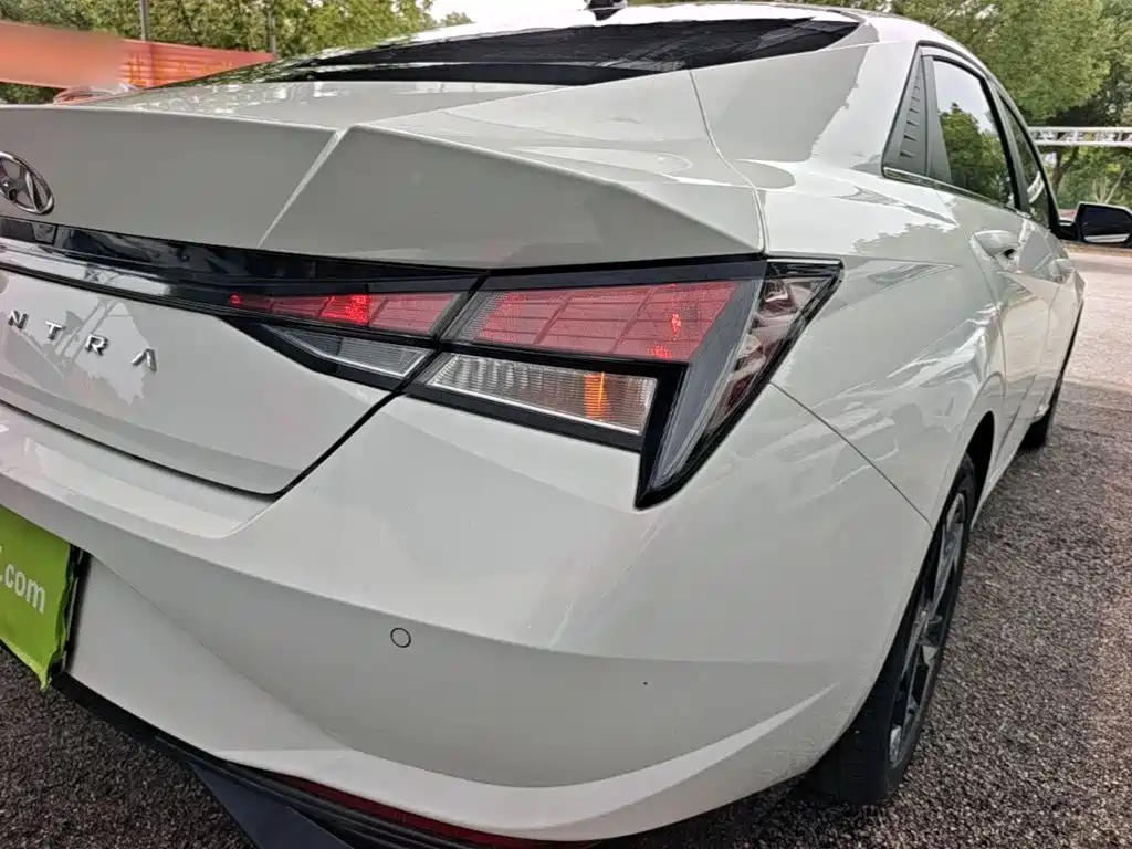 Hyundai Elantra 2023 — фото 8