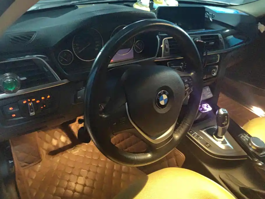 BMW 3 Series 2019 — фото 12
