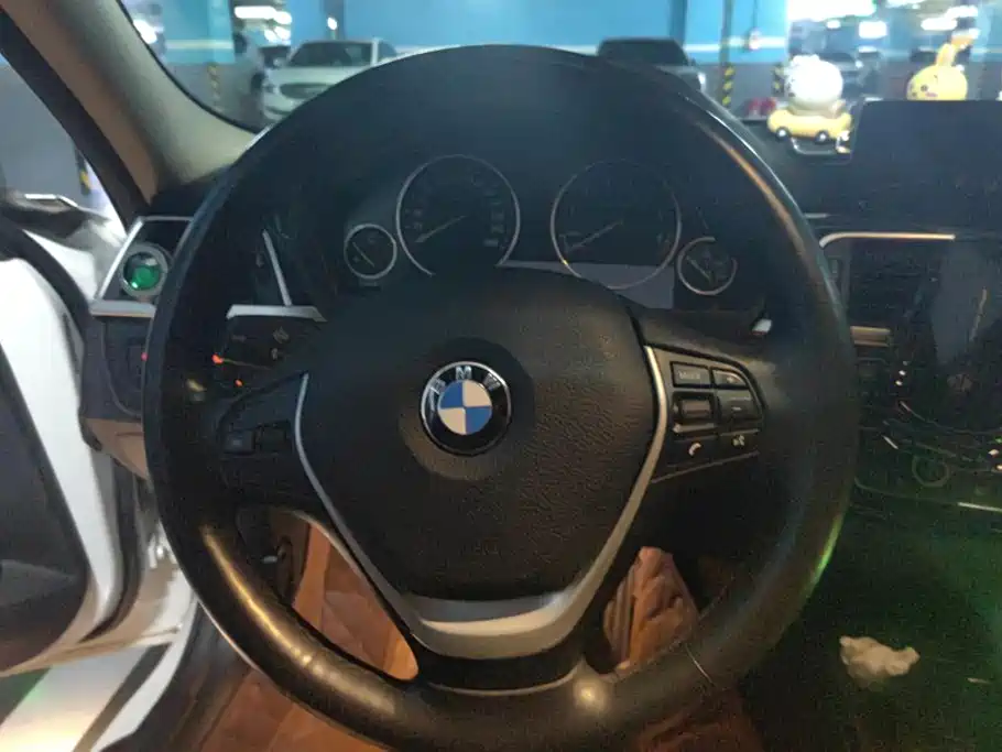 BMW 3 Series 2019 — фото 15