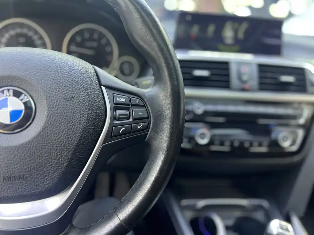 BMW 3 Series 2018 — фото 16