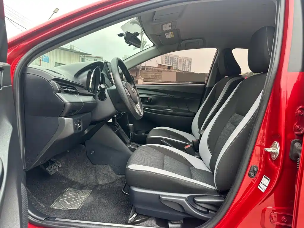 Toyota Yaris L 2022