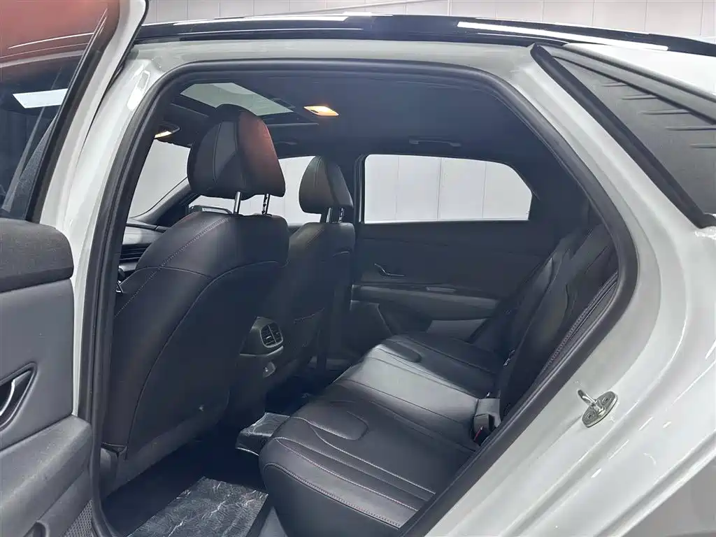 Hyundai Elantra 2023 — фото 13