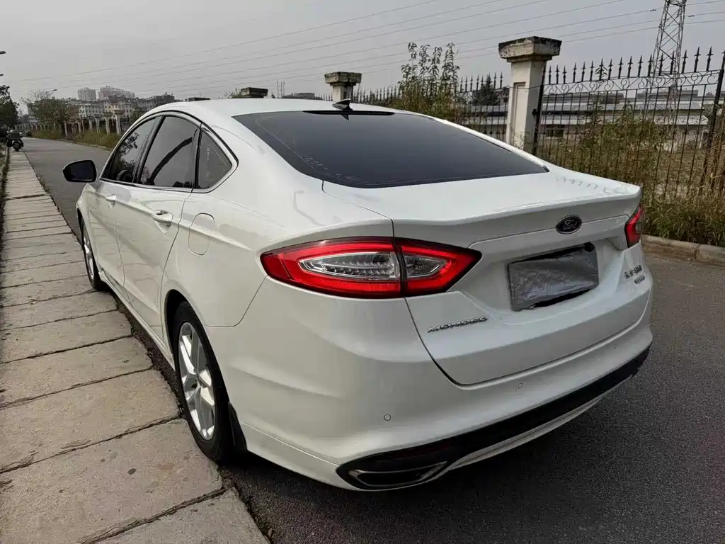 Ford Mondeo 2016 — фото 9
