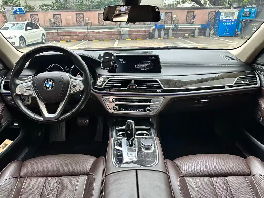 BMW 7 Series 2016 — фото 6