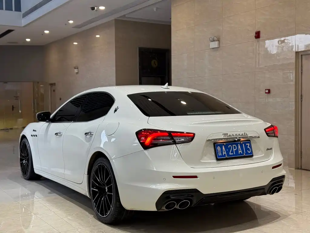 Maserati Ghibli 2023 — фото 17