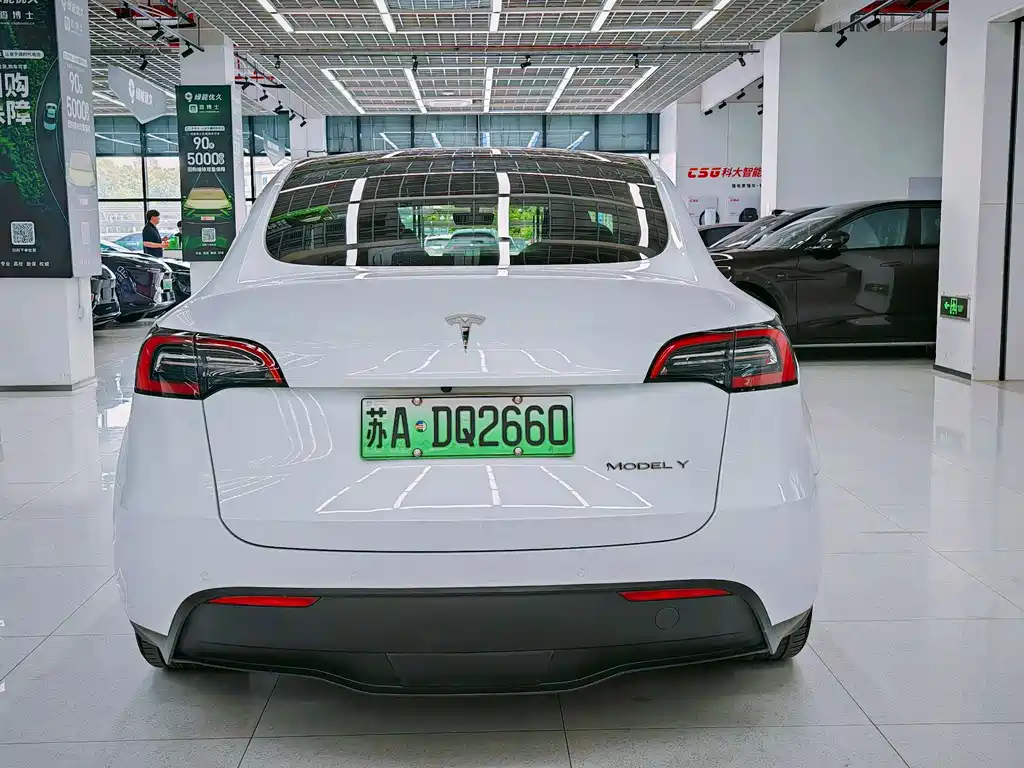 Tesla Model Y 2023 — фото 16