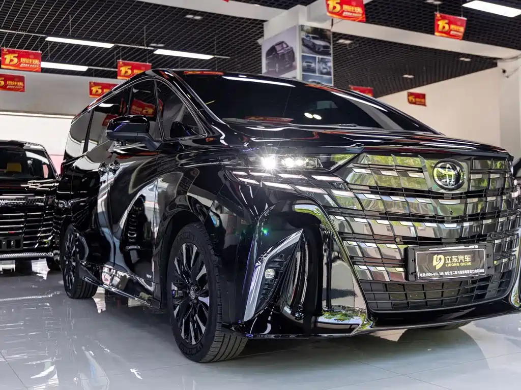 Toyota Alphard — фото 3