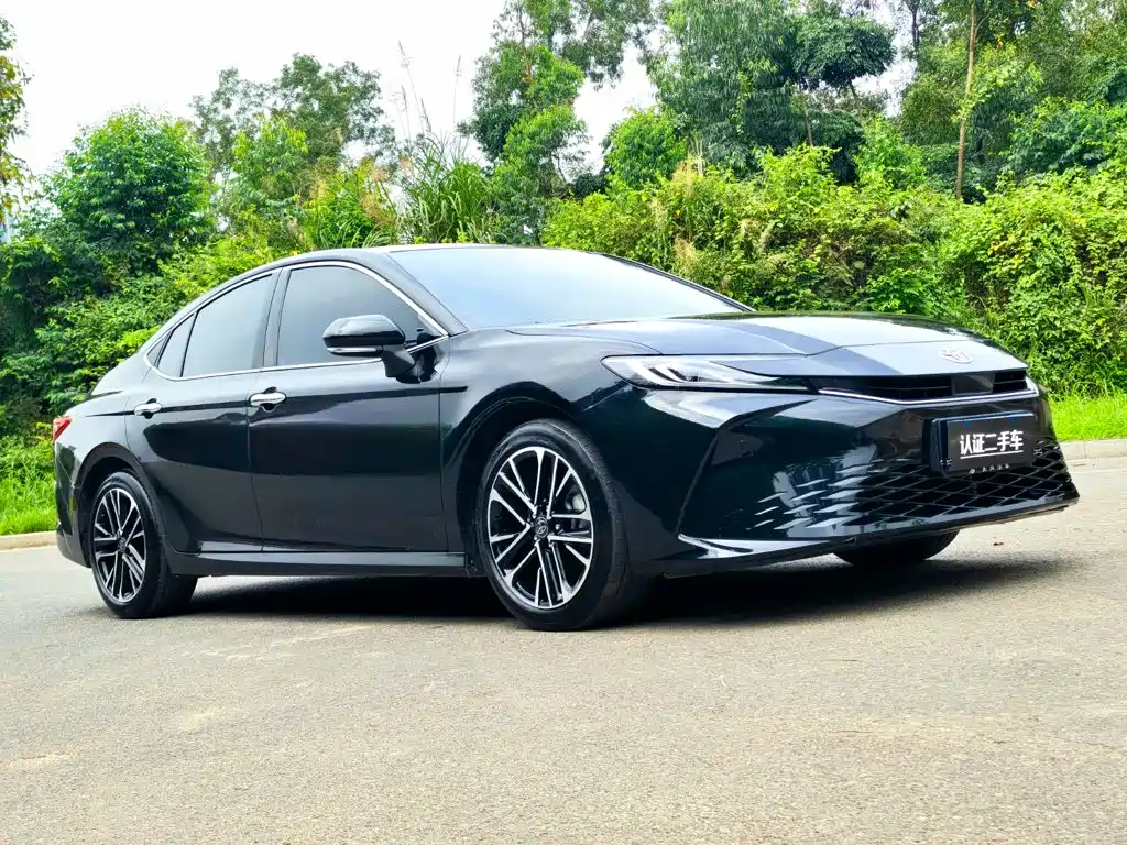 Toyota Camry 2024 — фото 3