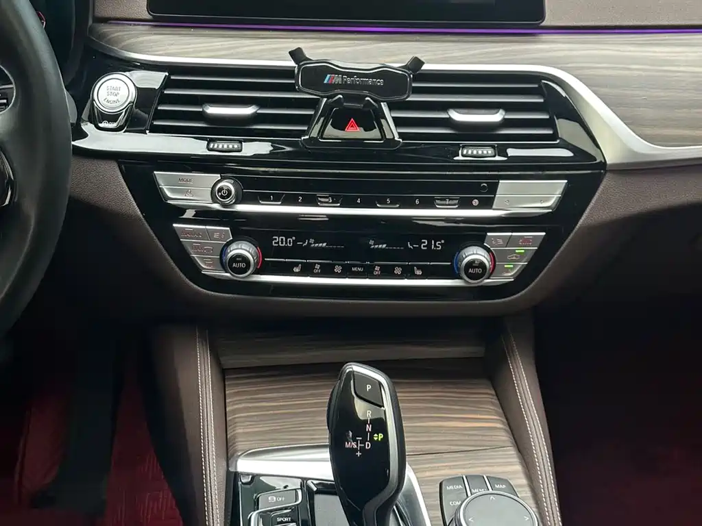 BMW 5 Series 2020 — фото 16