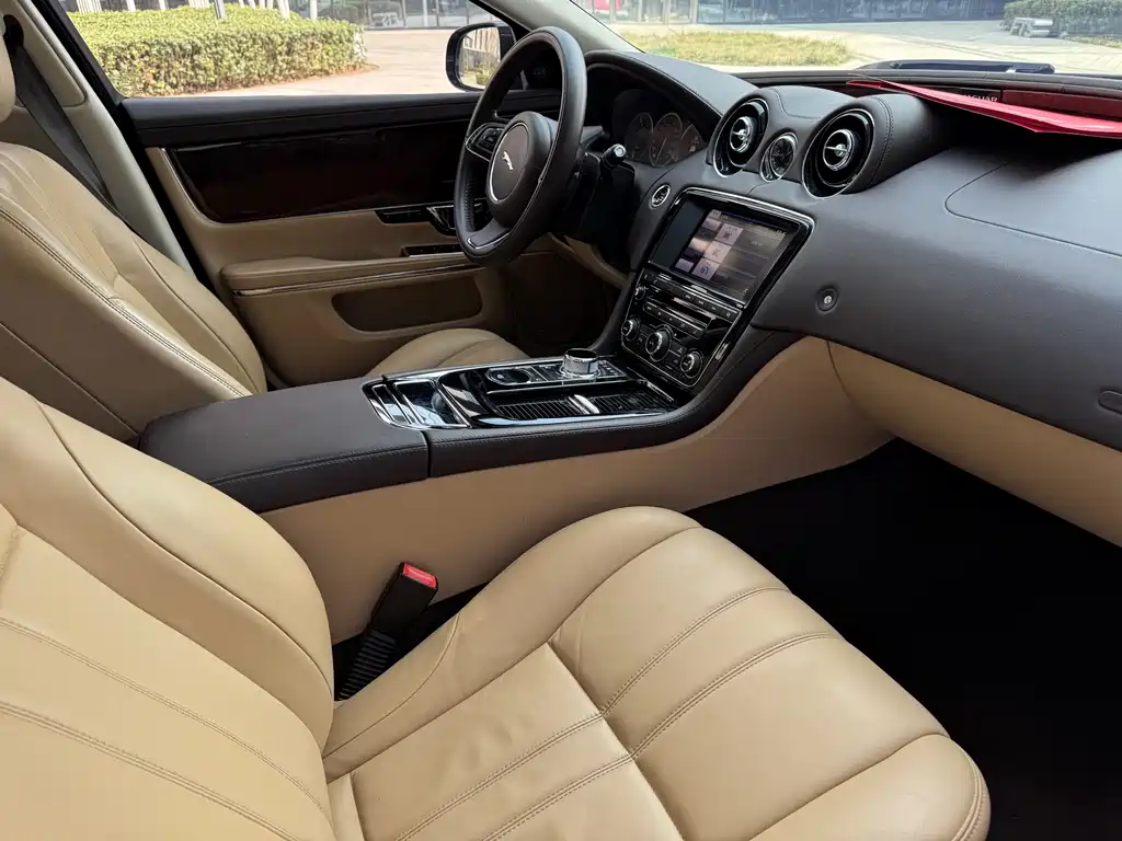 Jaguar XJ 2014 — фото 20