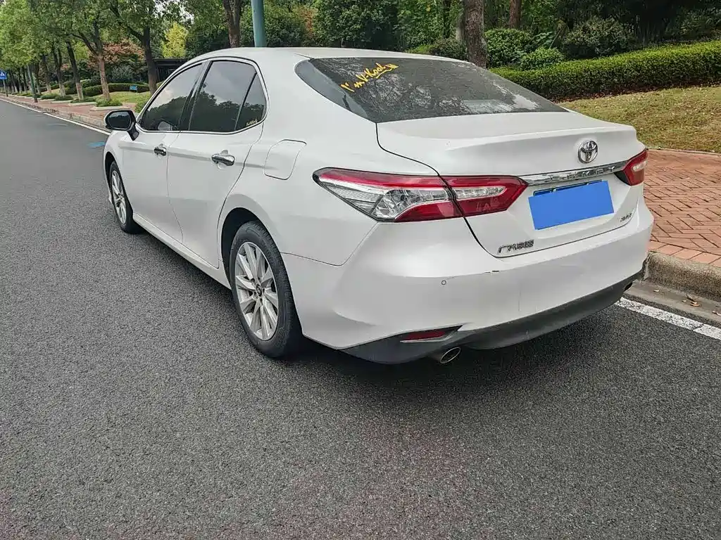 Toyota Camry 2019 — фото 7