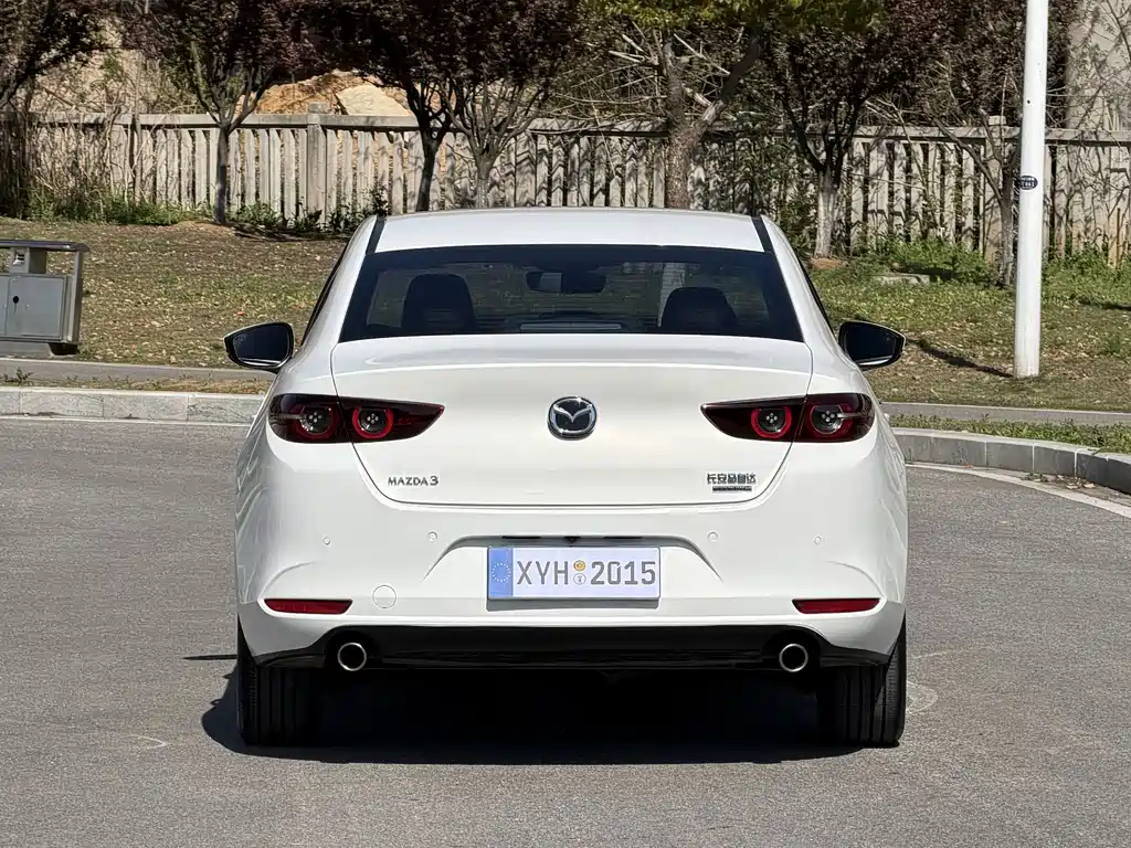 Mazda 3 Axela 2022 — фото 20