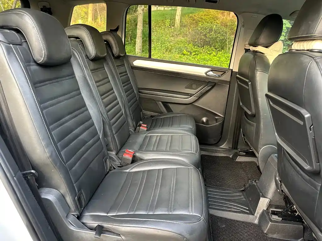 Volkswagen Touran 2018 — фото 12