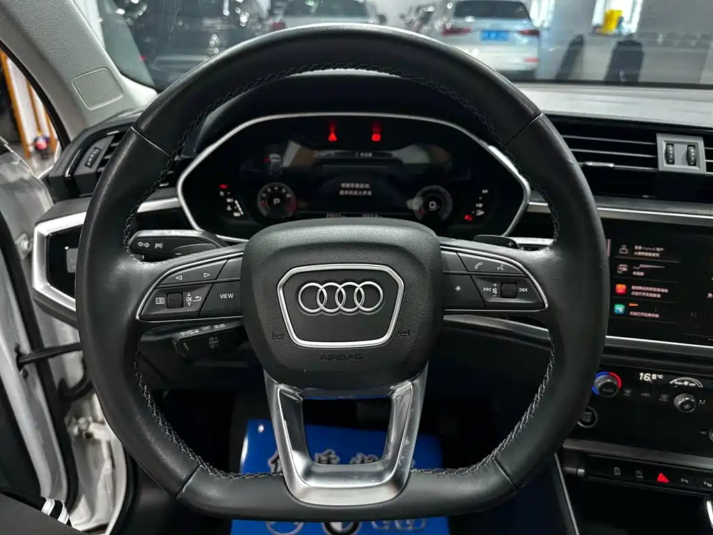 Audi Q3 2022 — фото 13