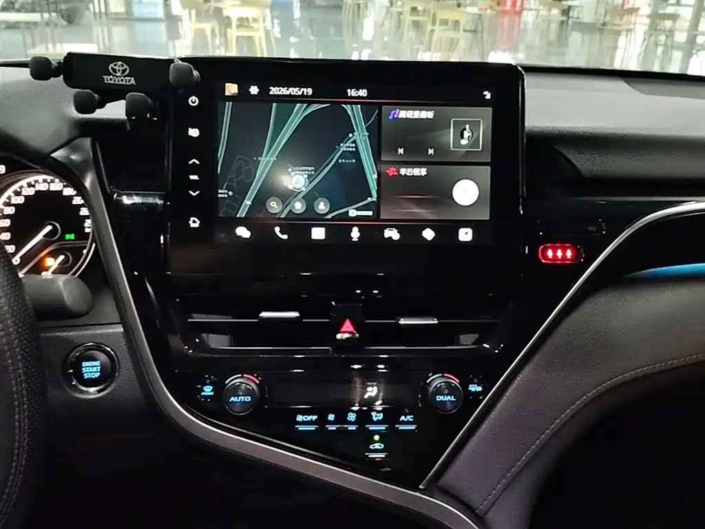 Toyota Camry 2024 — фото 13