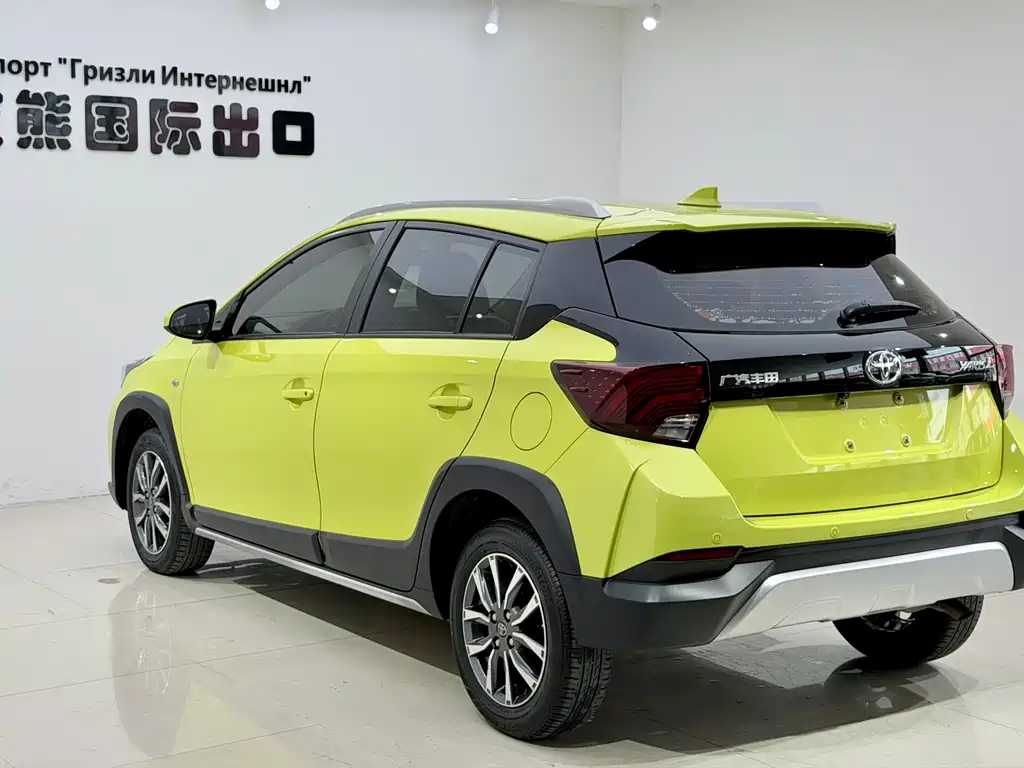 Toyota Yaris L 2021