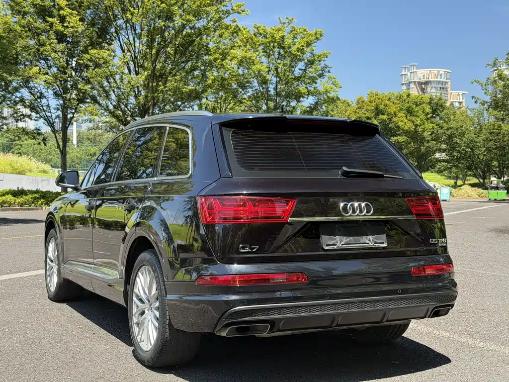 Audi Q7 2018 — фото 14