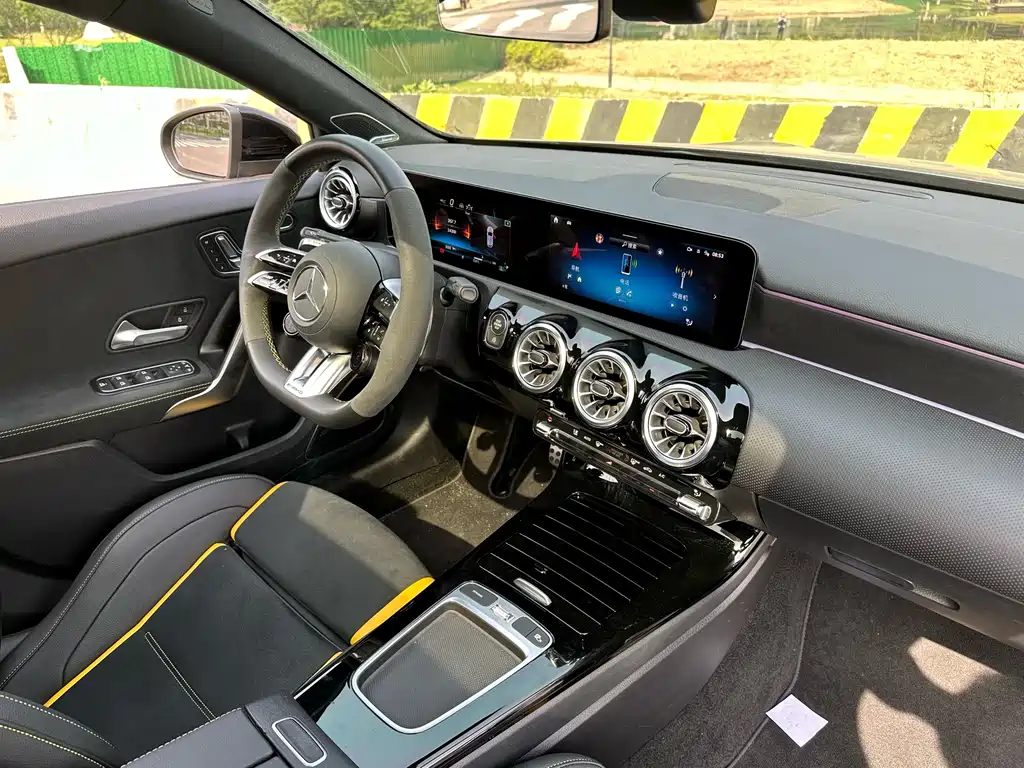 Mercedes-Benz A-Class AMG 2024 — фото 13