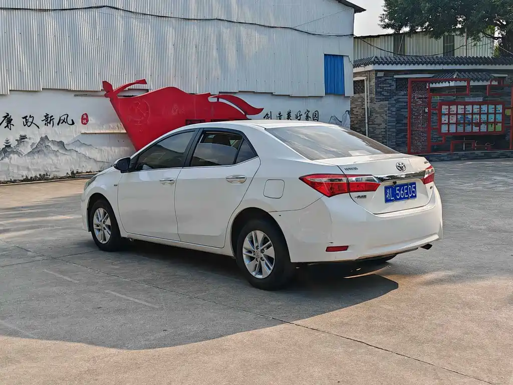 Toyota Corolla 2015 — фото 3