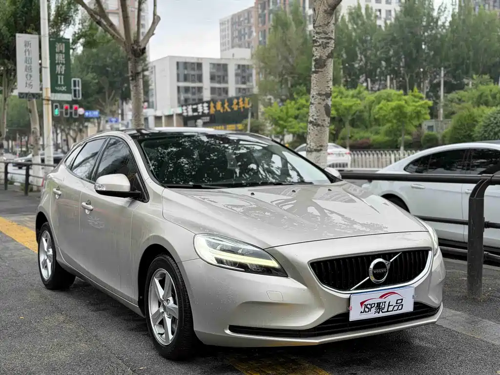 Volvo V40 2017 — фото 3