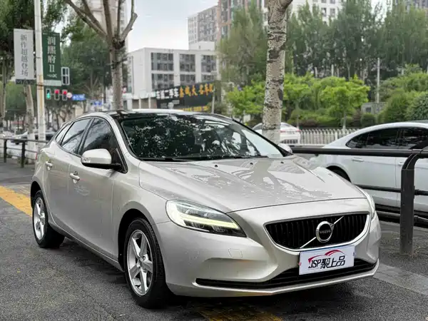 Volvo V40 2017
