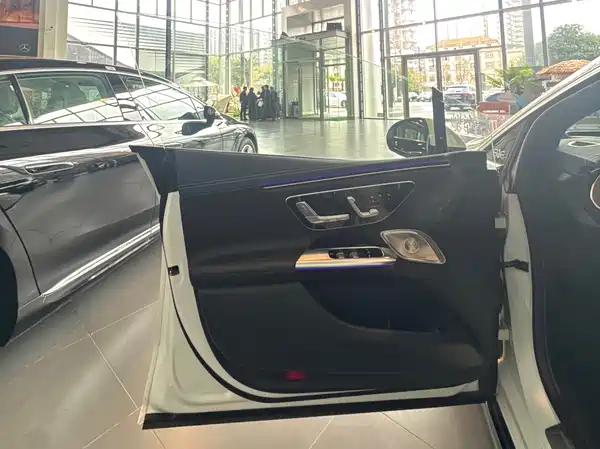 Mercedes-Benz EQE 2025