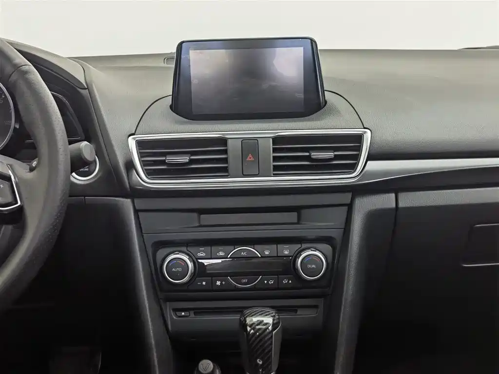 Mazda 3 Axela 2018 — фото 12
