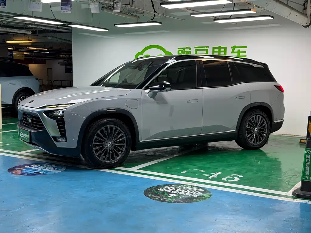 NIO ES8 2021