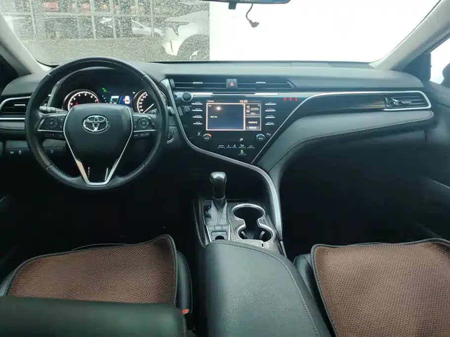 Toyota Camry 2018 — фото 12