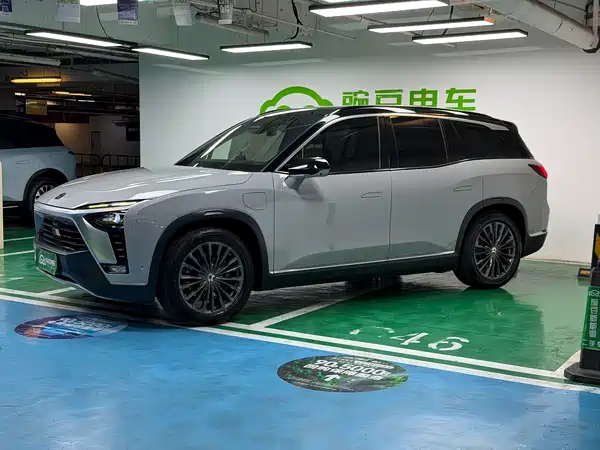 NIO ES8 2021