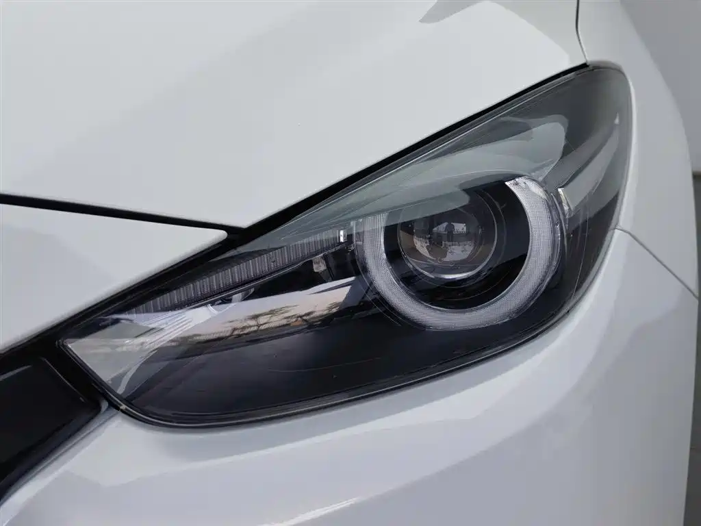 Mazda 3 Axela 2018 — фото 7