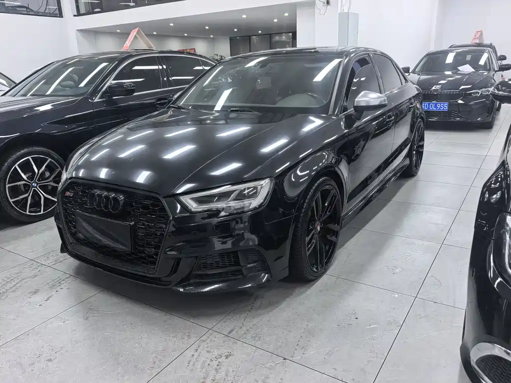 Audi S3 2018 — фото 1