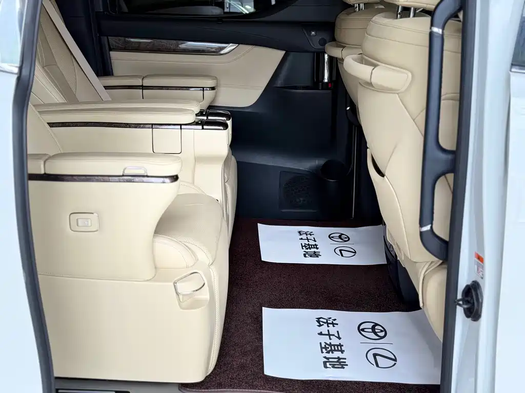 Toyota Vellfire 2023 — фото 16