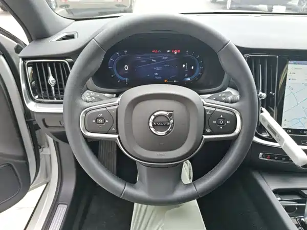 Volvo S60 2025