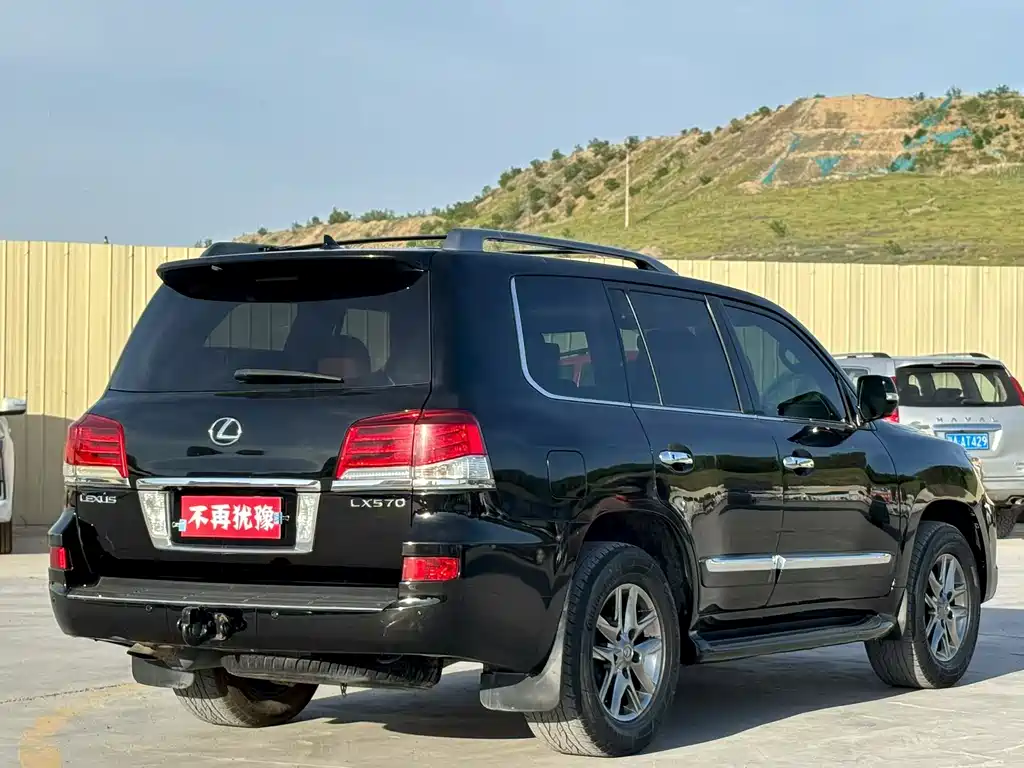 Lexus LX 2012